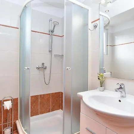 Apartment Fuer 3 Personen Ca 27 Qm In Rovinj, Istrien Istrische Riviera *
