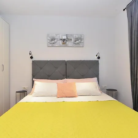 Apartment Fuer 3 Personen Ca 27 Qm In Rovinj, Istrien Istrische Riviera *
