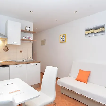 Apartment Fuer 3 Personen Ca 27 Qm In Rovinj, Istrien Istrische Riviera