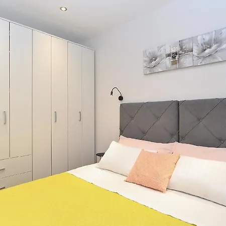 Fuer 3 Personen Ca 27 Qm In Rovinj, Istrien Istrische Riviera Apartment *