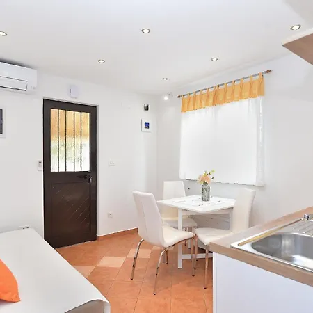 Apartment Fuer 3 Personen Ca 27 Qm In Rovinj, Istrien Istrische Riviera Rovinj